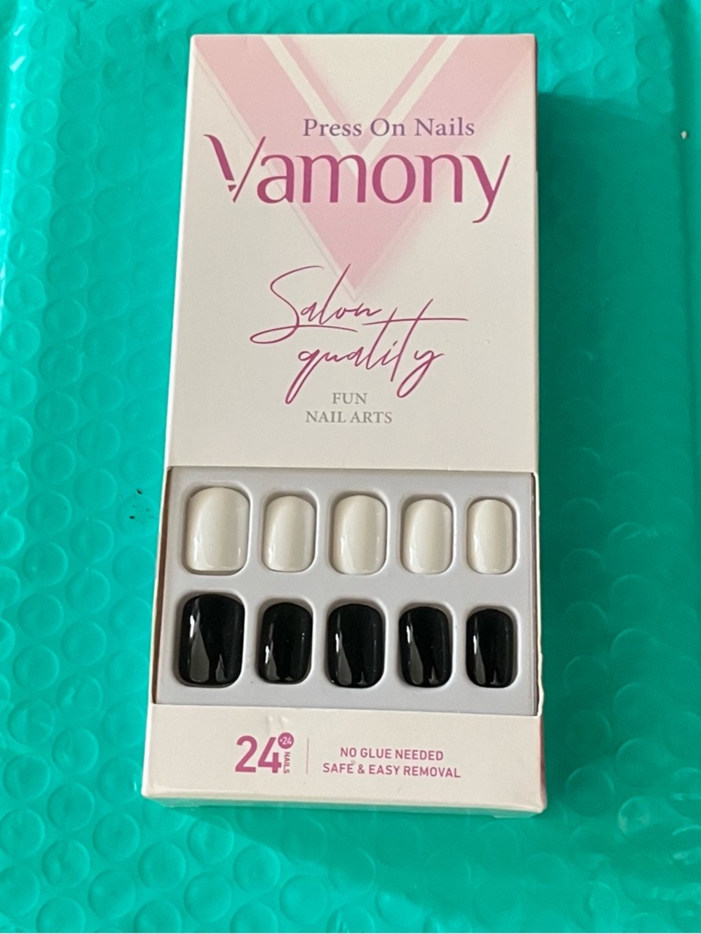 Vamony Press On Nails - Black & White Set